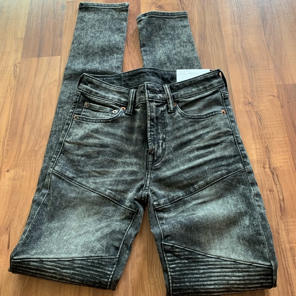 COPY - AE Skinnies - Picture 1 of 3